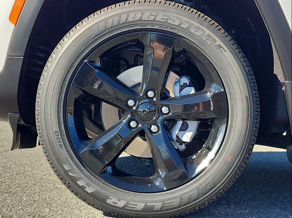 new 2025 Jeep Grand Cherokee car, priced at $47,757