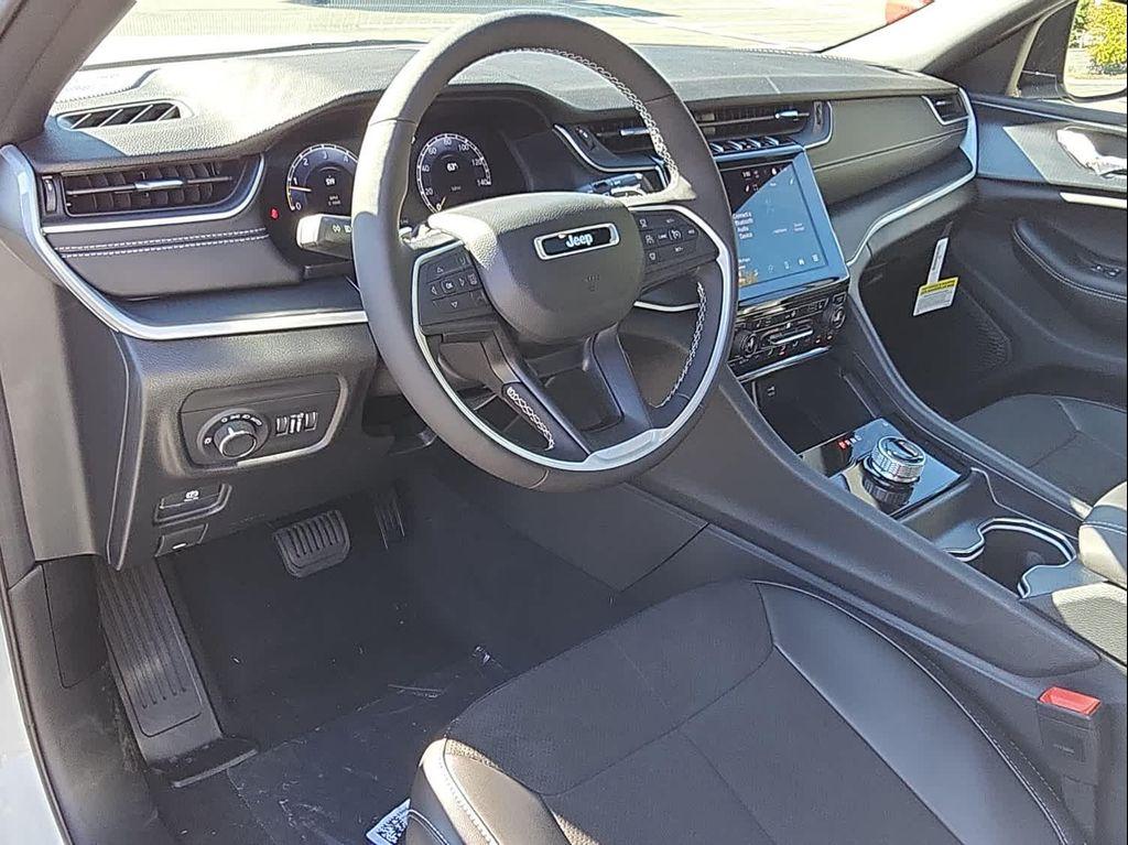 new 2025 Jeep Grand Cherokee car, priced at $47,757