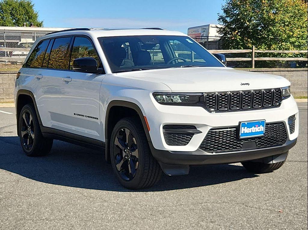 new 2025 Jeep Grand Cherokee car, priced at $47,757