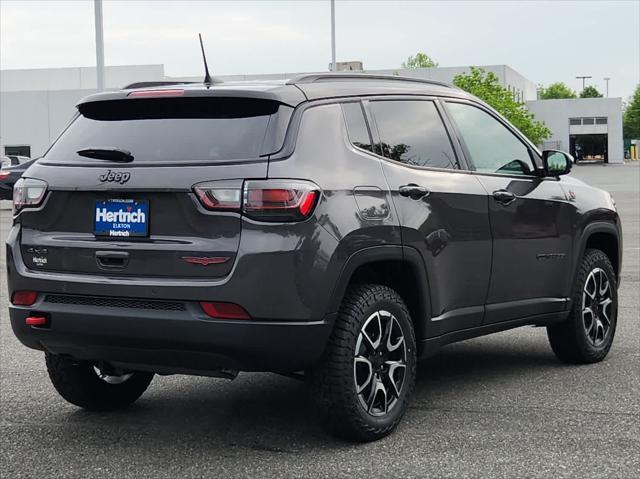new 2024 Jeep Compass car, priced at $39,300