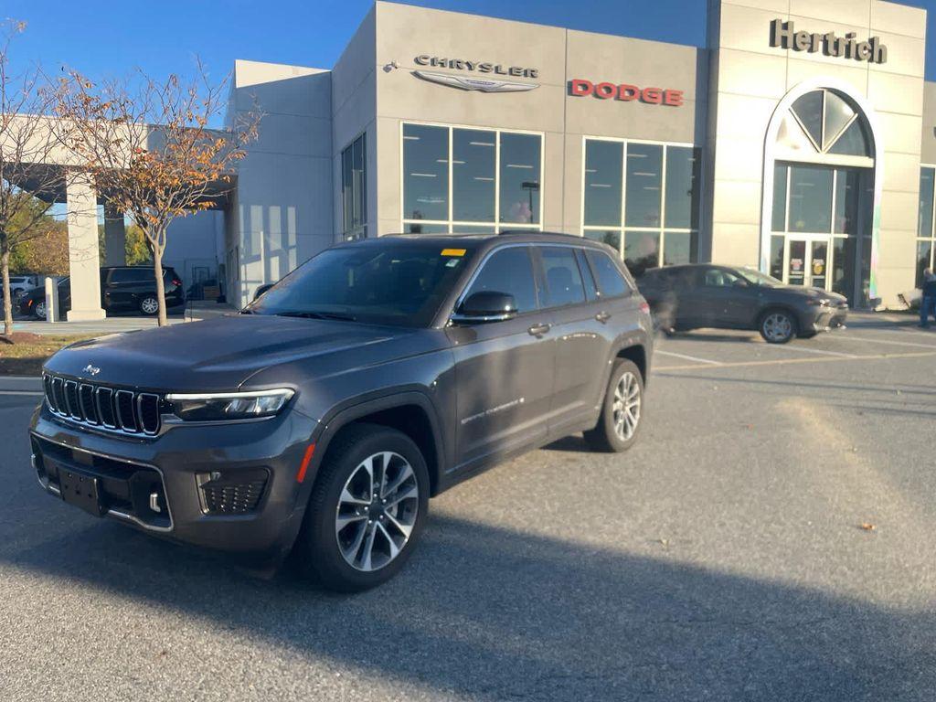 used 2024 Jeep Grand Cherokee car, priced at $44,377