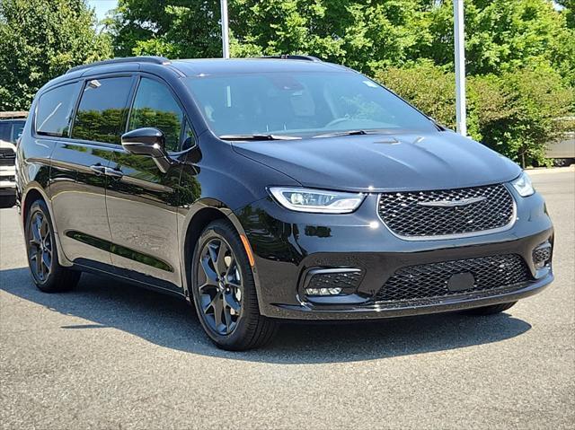 new 2024 Chrysler Pacifica car, priced at $48,590