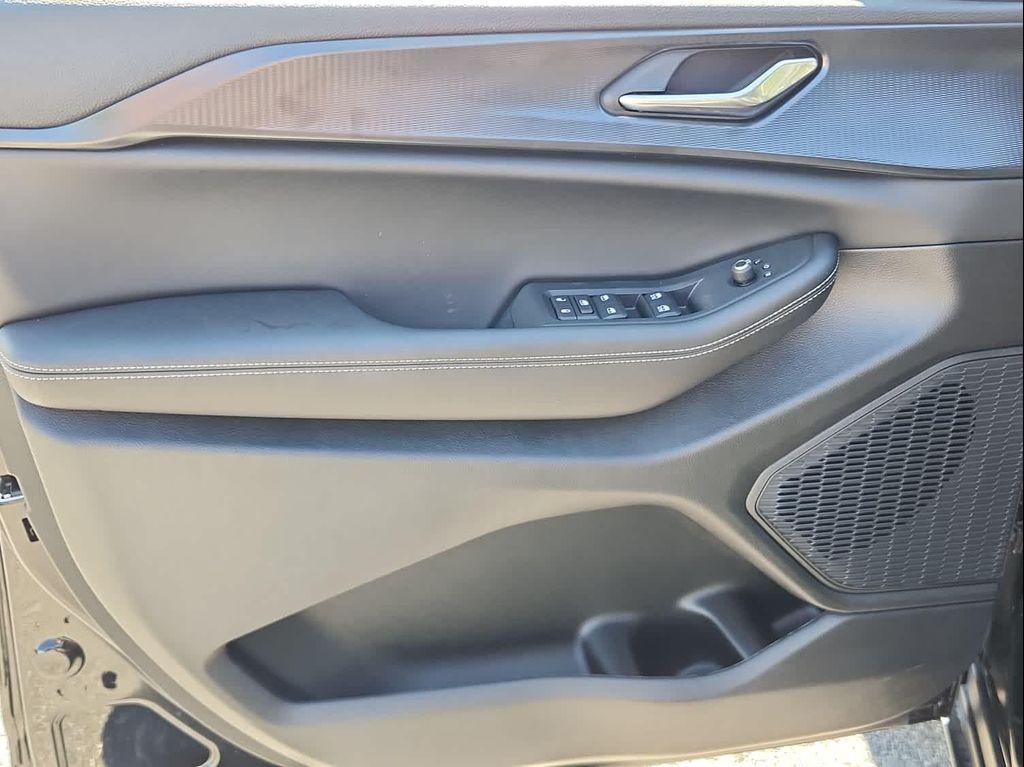 new 2025 Jeep Grand Cherokee L car, priced at $49,702