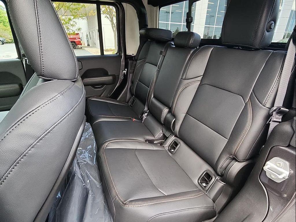 new 2025 Jeep Gladiator car, priced at $51,089