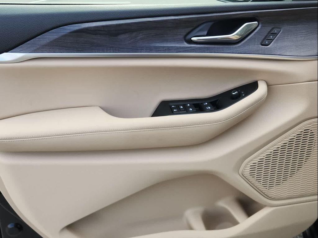 new 2025 Jeep Grand Cherokee car, priced at $51,974