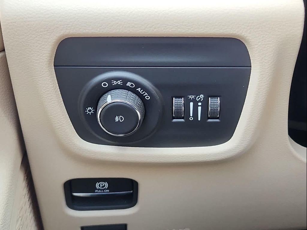 new 2025 Jeep Grand Cherokee car, priced at $51,974