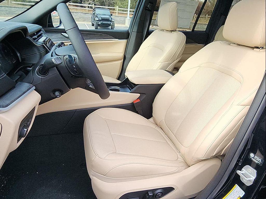 new 2025 Jeep Grand Cherokee car, priced at $51,974