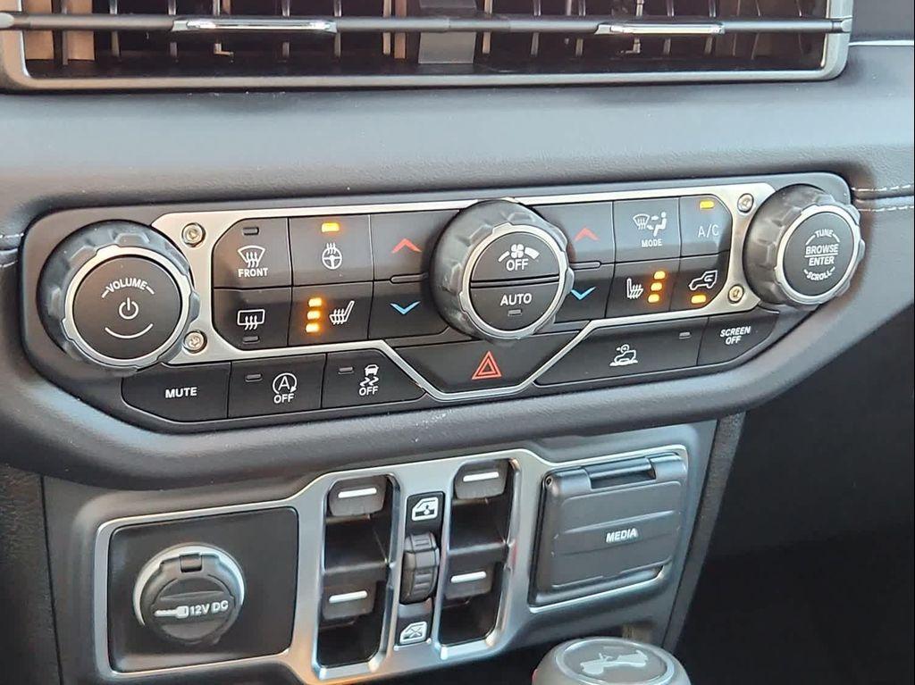 new 2025 Jeep Wrangler car, priced at $51,061