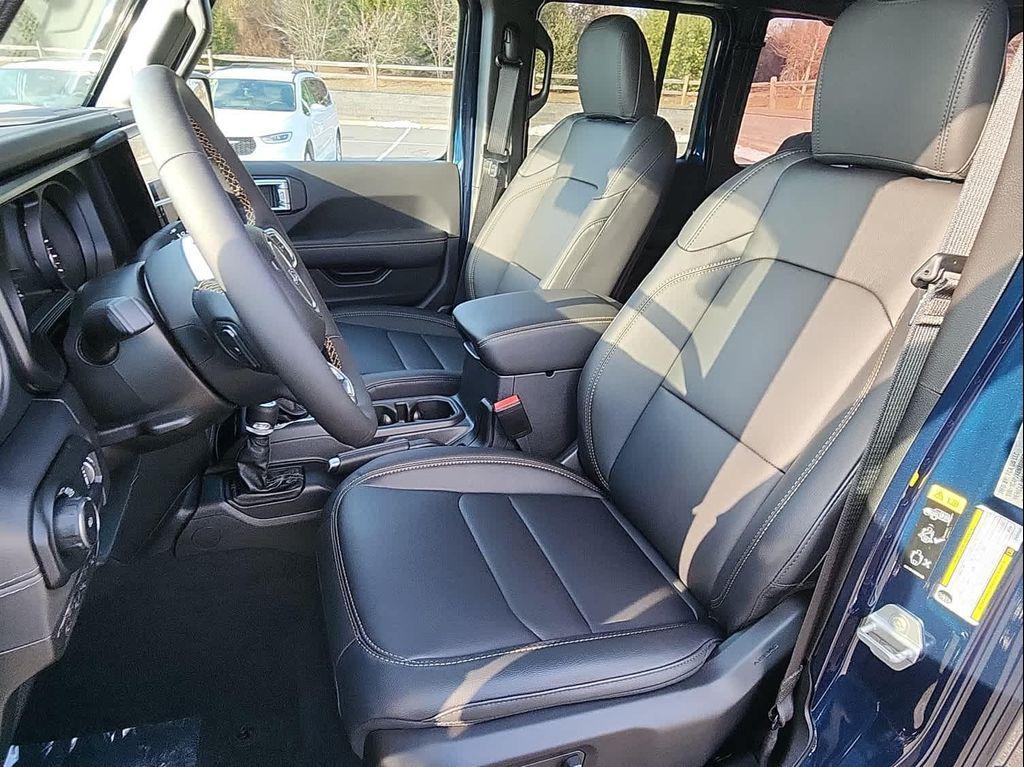 new 2025 Jeep Wrangler car, priced at $51,061