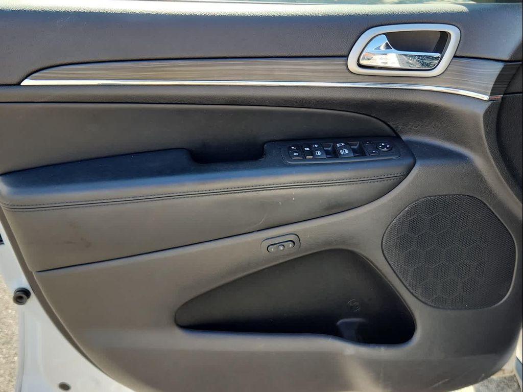used 2022 Jeep Grand Cherokee car, priced at $29,900
