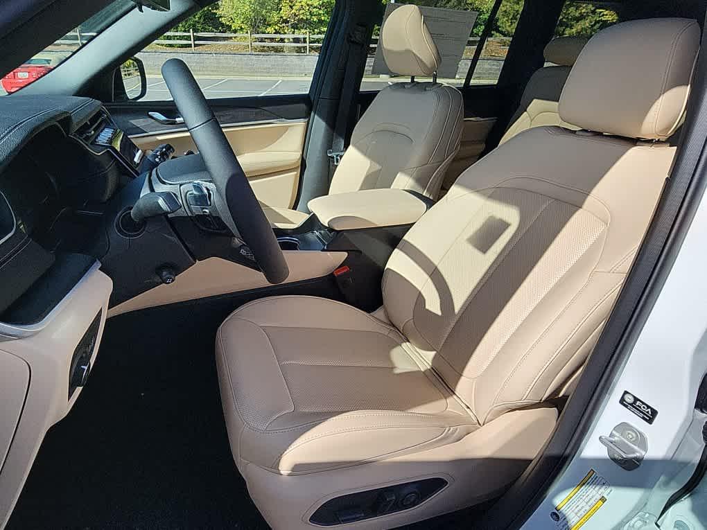 new 2025 Jeep Grand Cherokee car, priced at $53,843