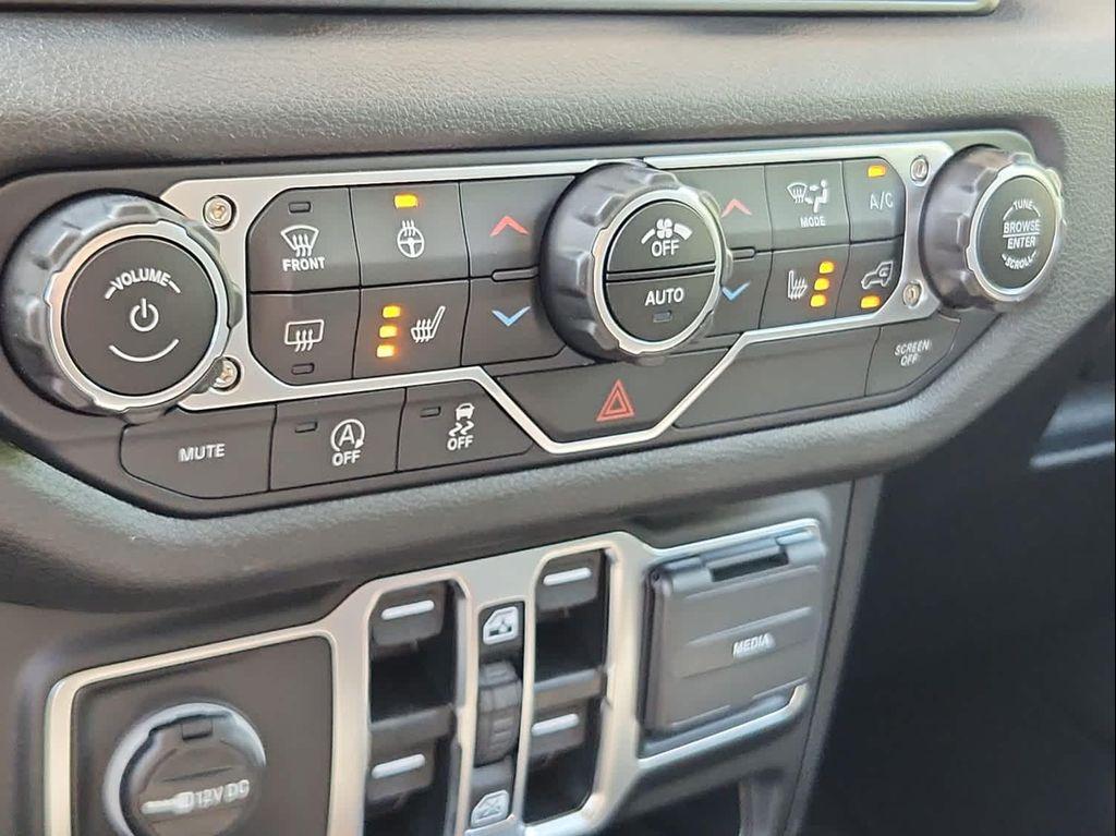 new 2025 Jeep Wrangler car, priced at $49,783