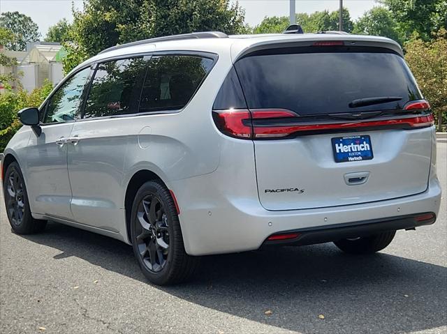 new 2024 Chrysler Pacifica car, priced at $46,890