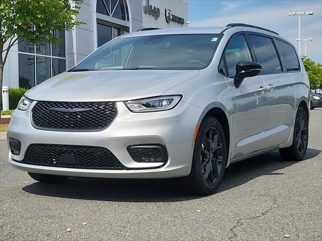 new 2024 Chrysler Pacifica car, priced at $46,890