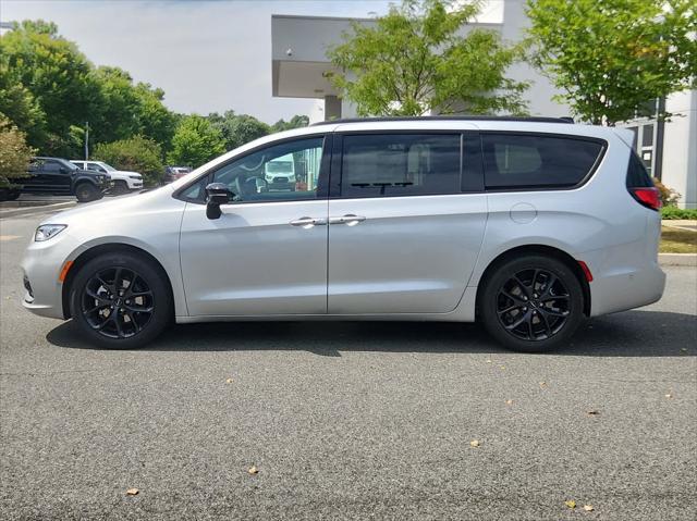 new 2024 Chrysler Pacifica car, priced at $46,890