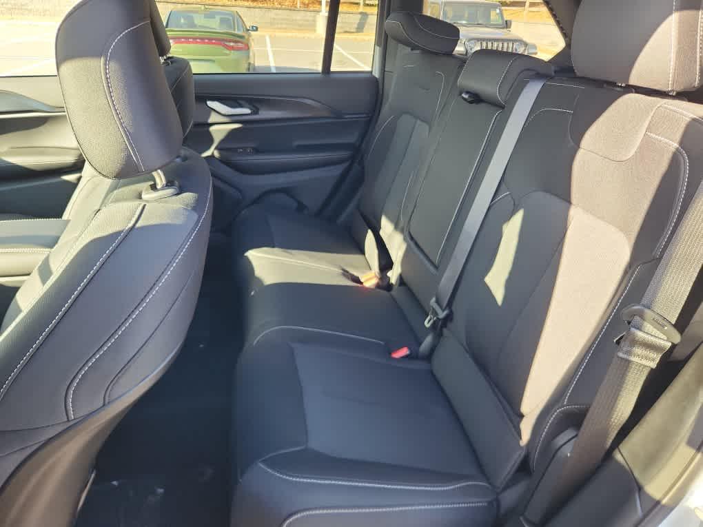 new 2025 Jeep Grand Cherokee car, priced at $41,595