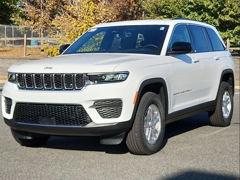 new 2025 Jeep Grand Cherokee car, priced at $41,595