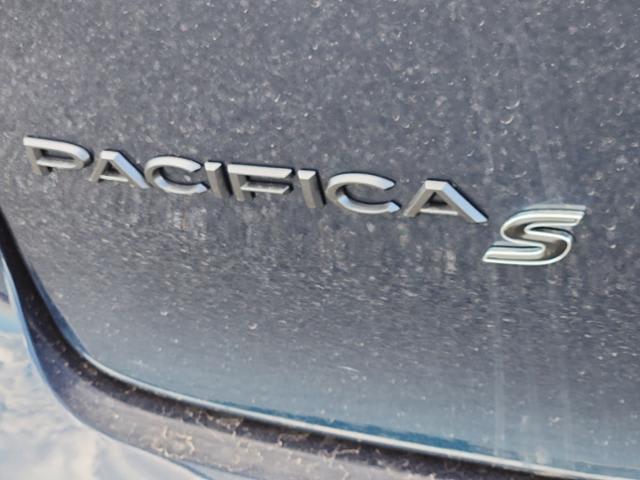 new 2023 Chrysler Pacifica Hybrid car, priced at $48,700