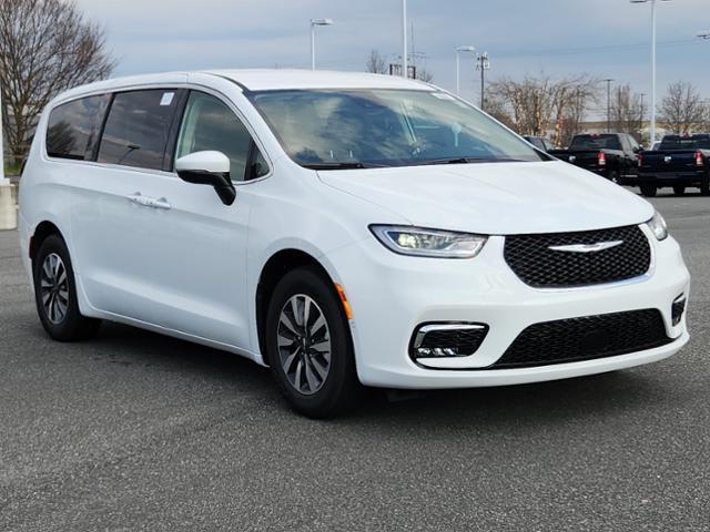 new 2023 Chrysler Pacifica Hybrid car, priced at $49,183