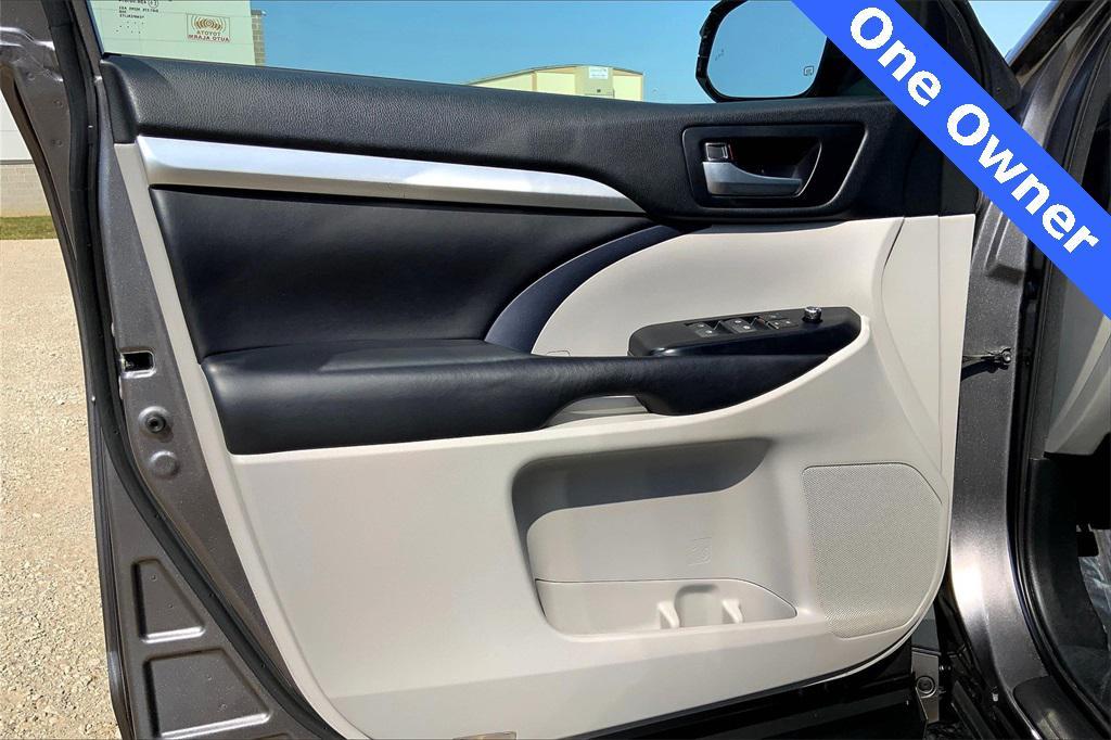 used 2018 Toyota Highlander car, priced at $19,487