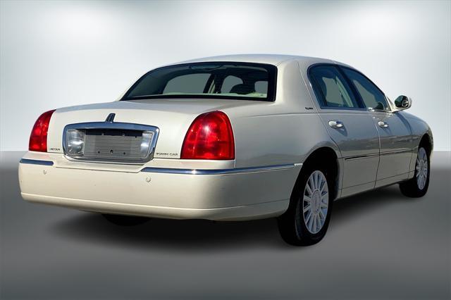 used 2005 Lincoln Town Car car, priced at $9,487