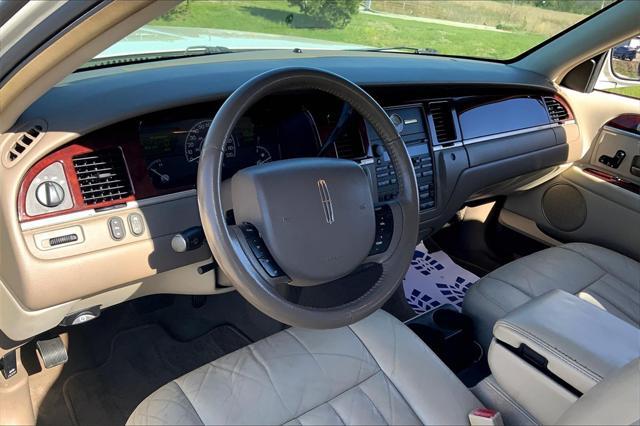used 2005 Lincoln Town Car car, priced at $9,995
