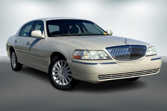 used 2005 Lincoln Town Car car, priced at $9,487