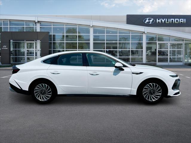 new 2024 Hyundai Sonata Hybrid car