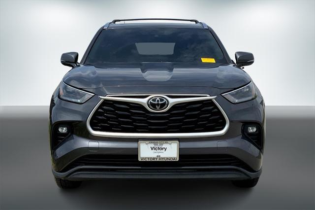 used 2021 Toyota Highlander car, priced at $28,654