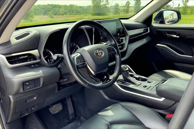 used 2021 Toyota Highlander car, priced at $28,654