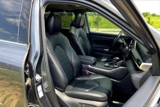 used 2021 Toyota Highlander car, priced at $28,654