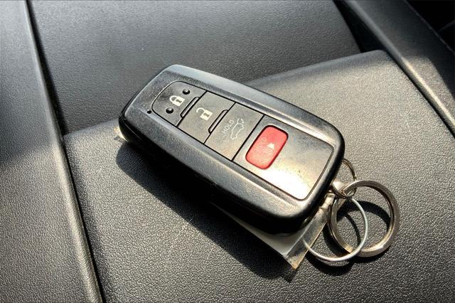 used 2021 Toyota Highlander car, priced at $28,654