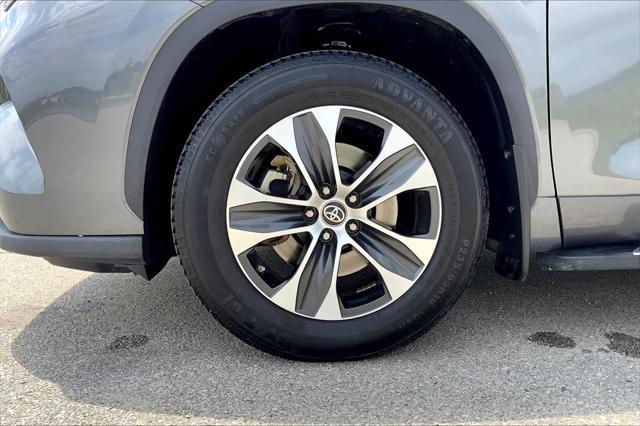 used 2021 Toyota Highlander car, priced at $28,654