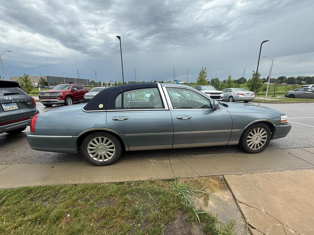used 2003 Lincoln Town Car car, priced at $6,375