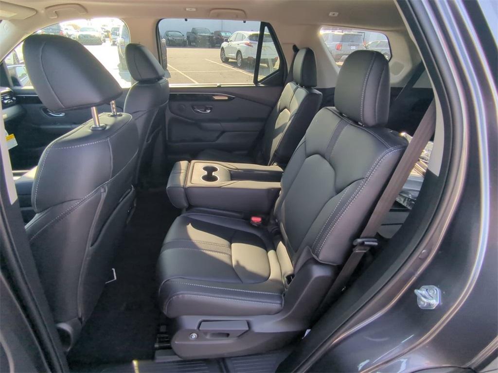 new 2025 Honda Pilot car, priced at $45,585