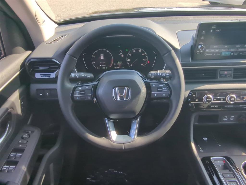 new 2025 Honda Pilot car, priced at $45,585