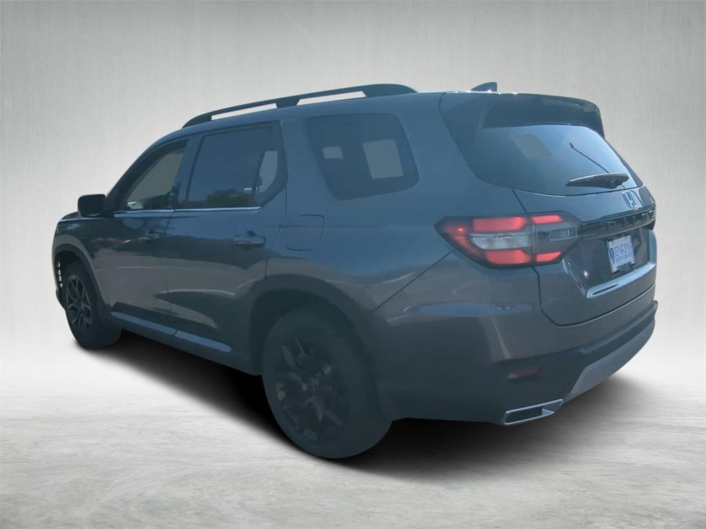 new 2025 Honda Pilot car, priced at $45,585