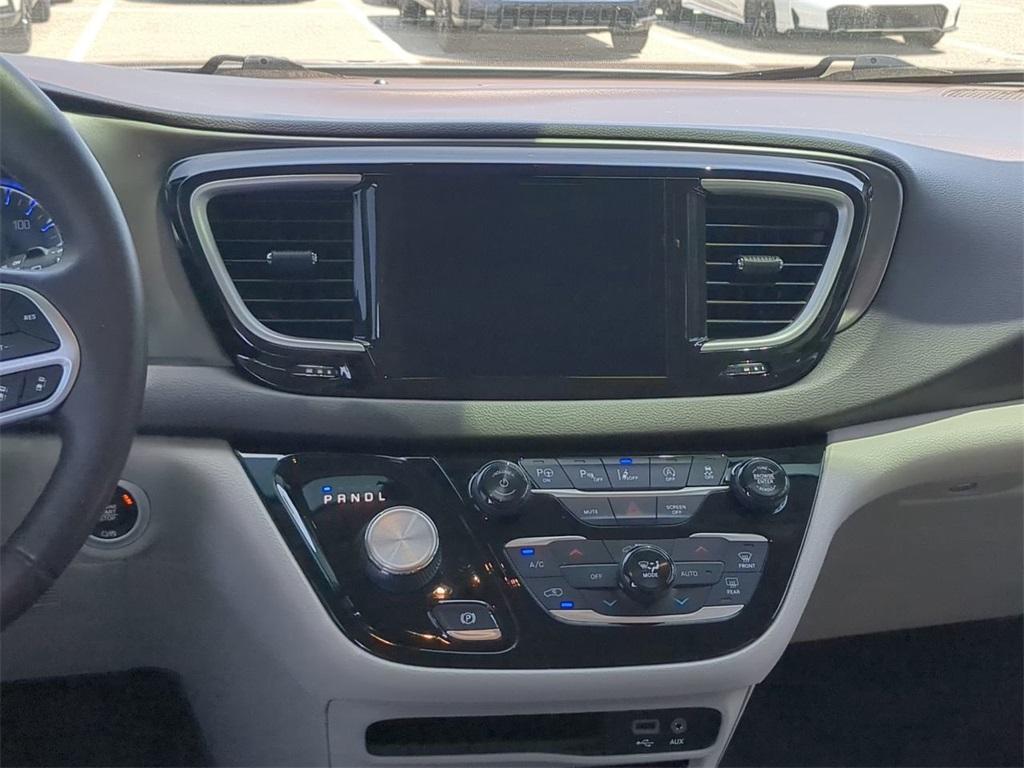used 2018 Chrysler Pacifica car, priced at $15,891
