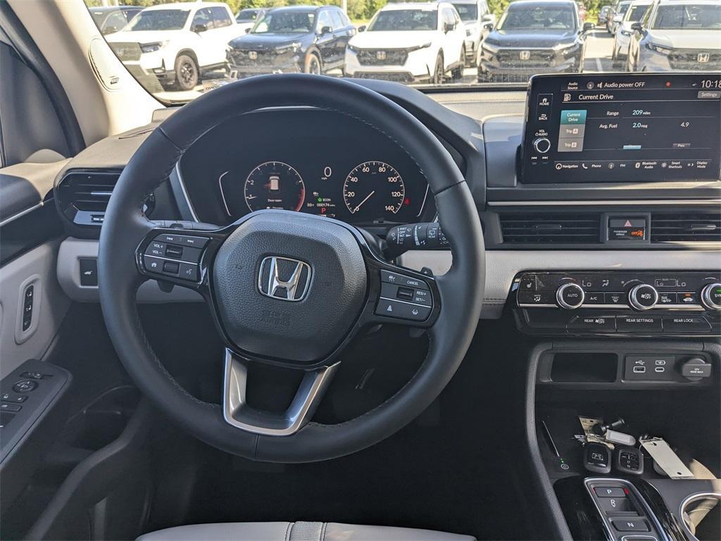 new 2025 Honda Pilot car, priced at $45,402