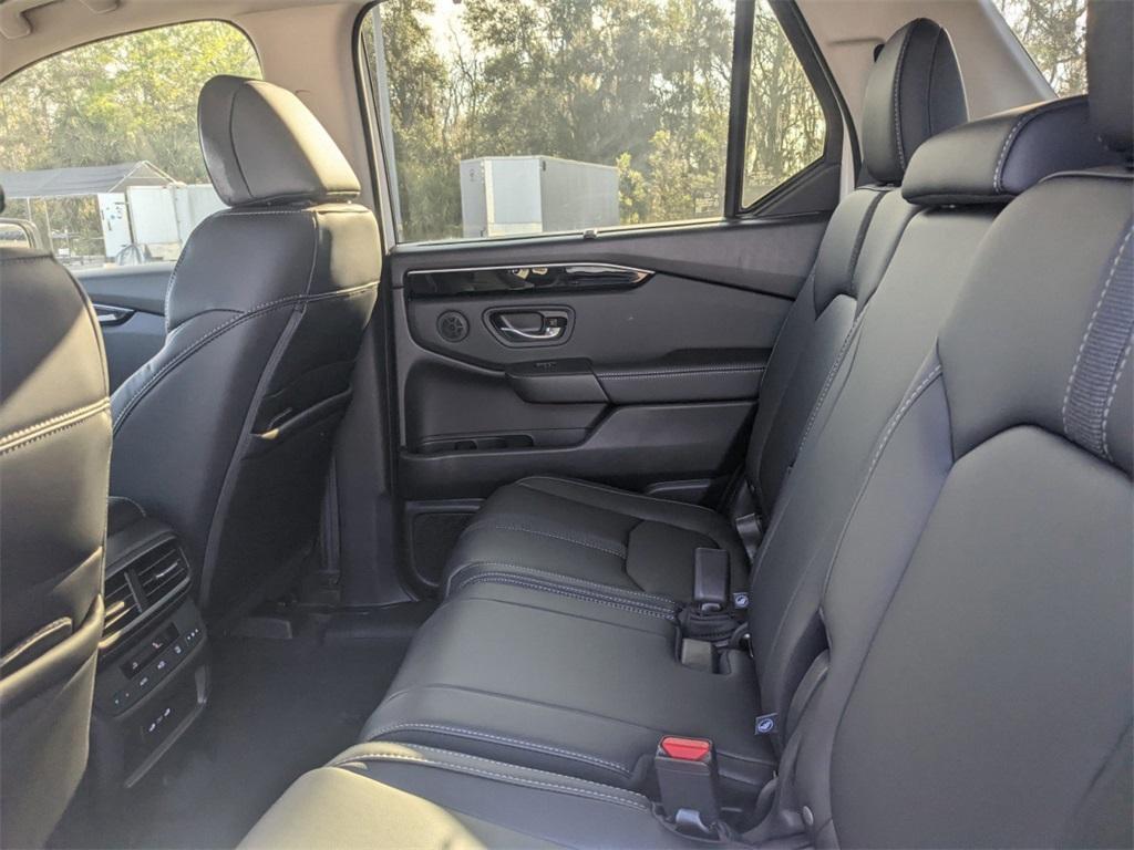new 2025 Honda Pilot car, priced at $46,004