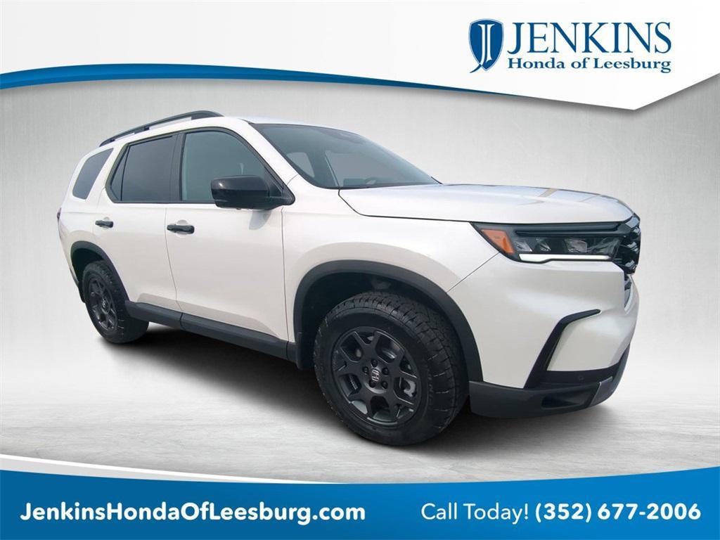 new 2025 Honda Pilot car, priced at $47,060