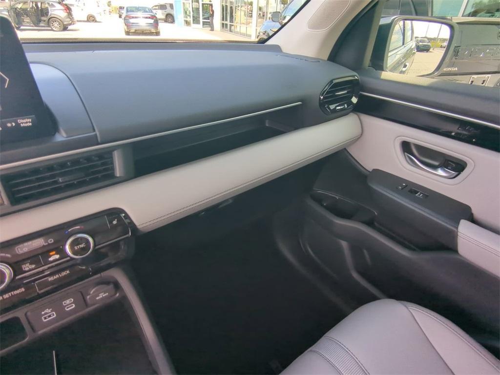 new 2025 Honda Pilot car, priced at $45,093