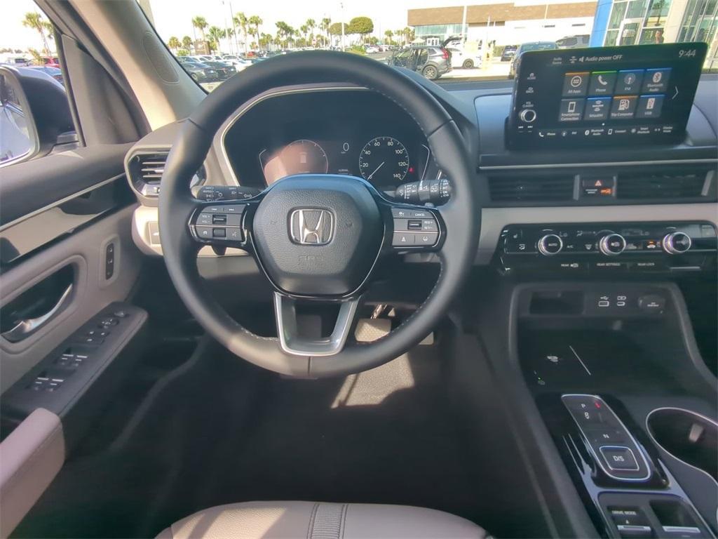 new 2025 Honda Pilot car, priced at $45,093