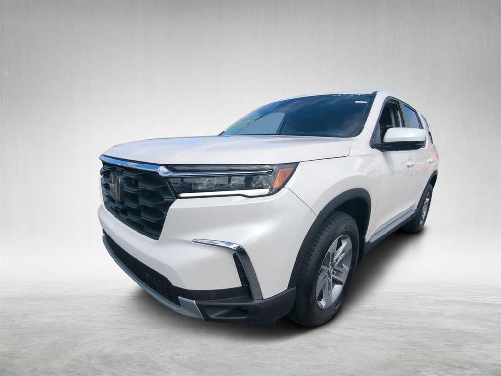 new 2025 Honda Pilot car, priced at $43,538