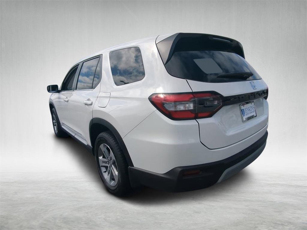 new 2025 Honda Pilot car, priced at $43,538