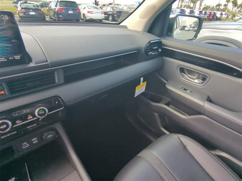 new 2025 Honda Pilot car, priced at $43,538