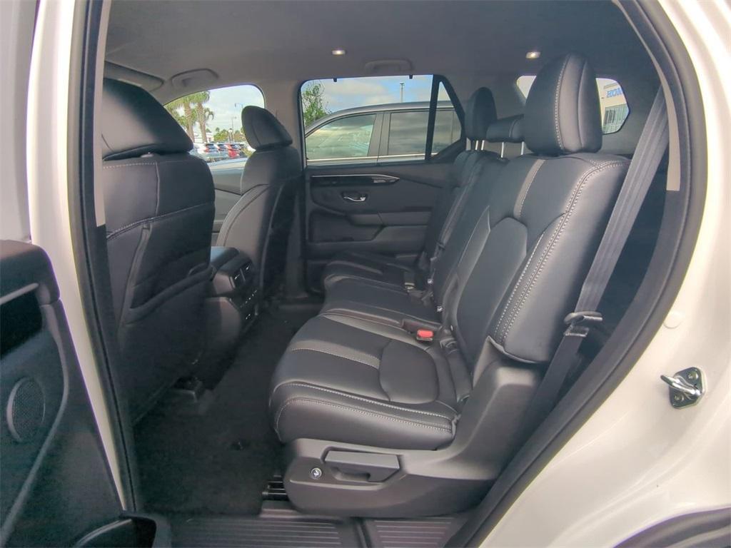 new 2025 Honda Pilot car, priced at $43,538