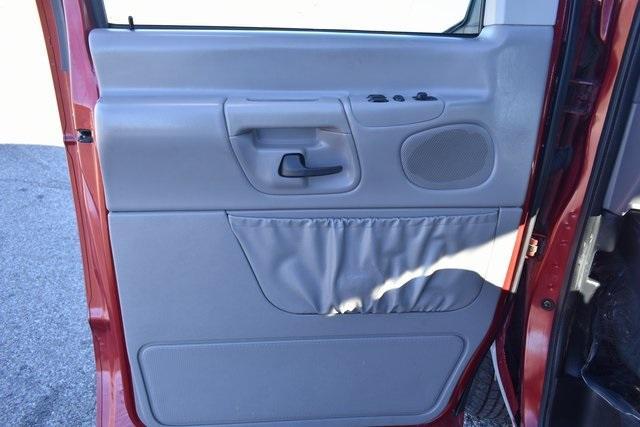 used 2000 Ford E150 car, priced at $4,995