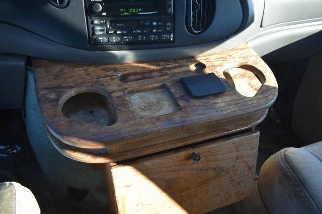 used 2000 Ford E150 car, priced at $4,995
