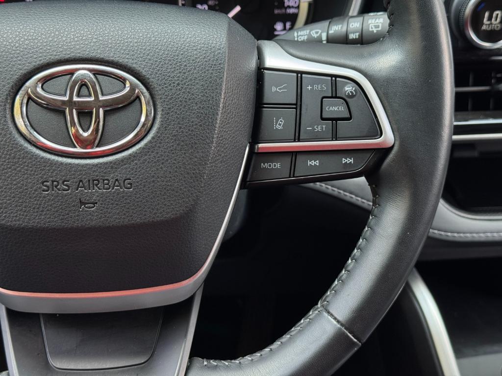 used 2023 Toyota Highlander car, priced at $34,500